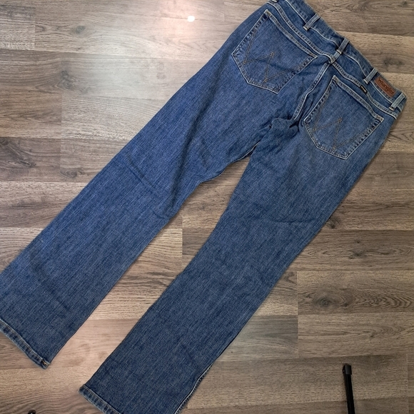 Wrangler Jeans Mens 34x32 Blue Bootcut Medium Wash Denim Stretch - Picture 2 of 8
